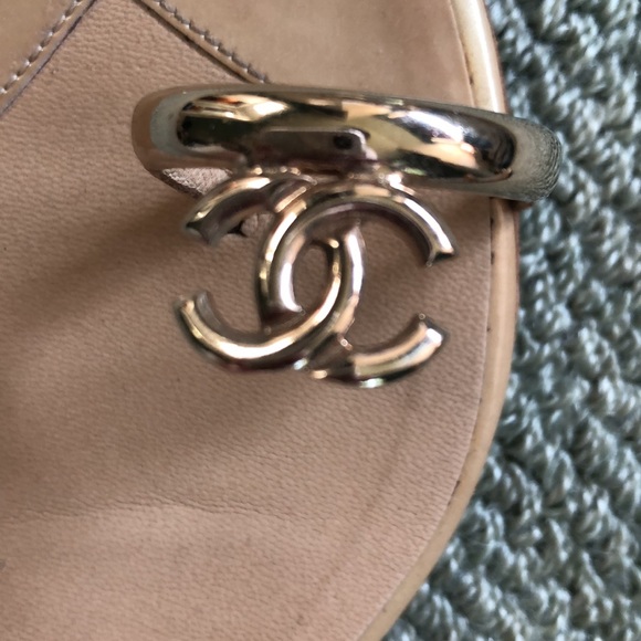 Chanel 38 Patent Flat “Toe Ring” Sandals - Picture 2 of 8